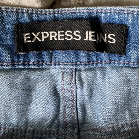 Express Mid Rise Jean Short - Picture 4 of 6